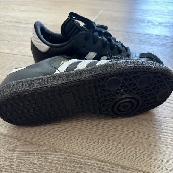 Adidas Samba OG in Black, White, & Gum Size Women’s 6.5 / Men’s 5.5 - Picture 5 of 7
